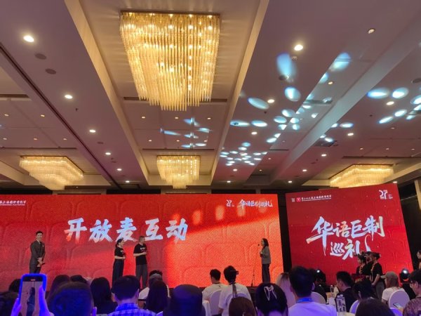 东方财富配资 管虎、大鹏、饶晓志……上影节来了毒舌影评人，大片导演集体现场“答辩”